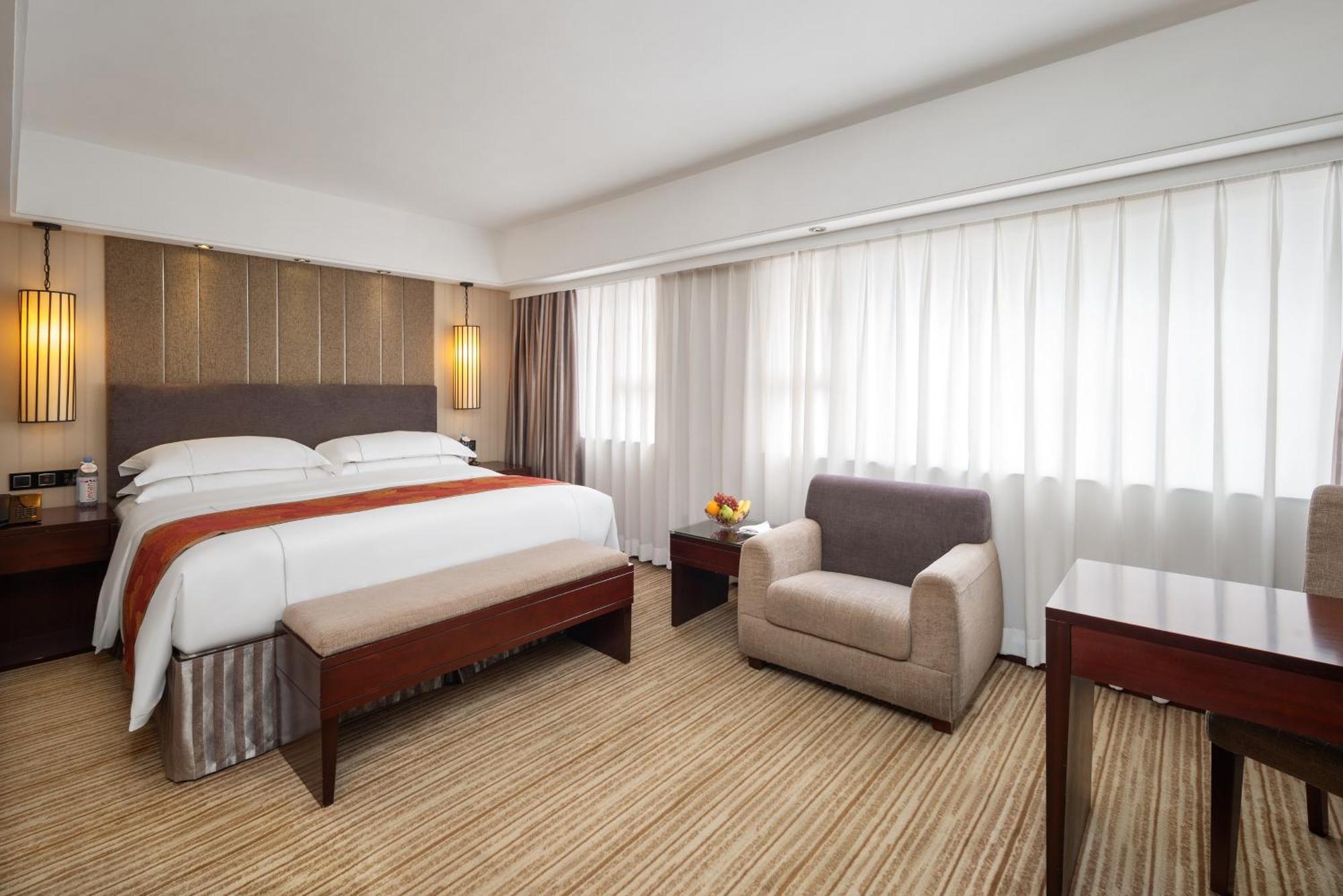 Hotel Beverly Plaza Макао Екстериор снимка