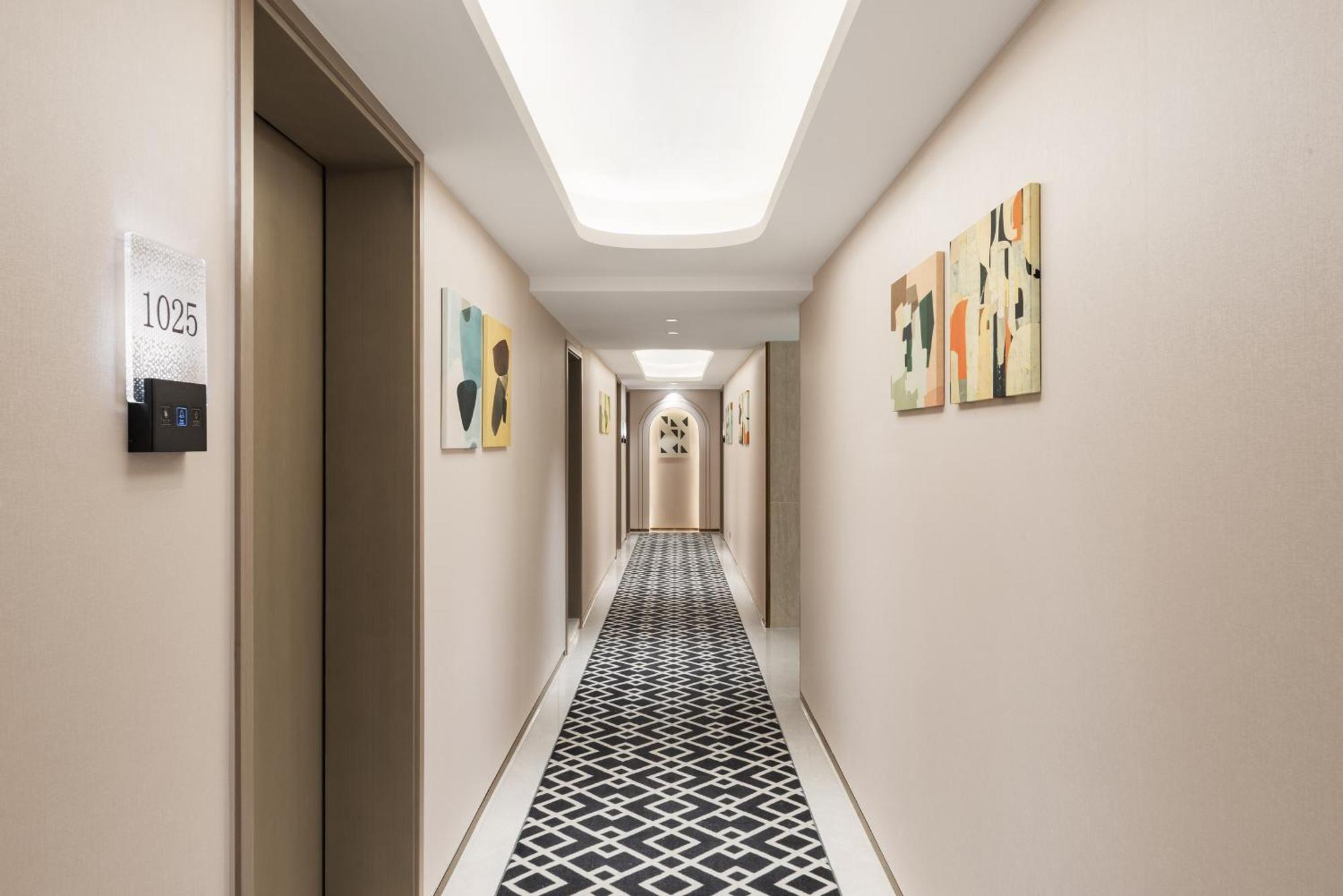 Hotel Beverly Plaza Макао Екстериор снимка