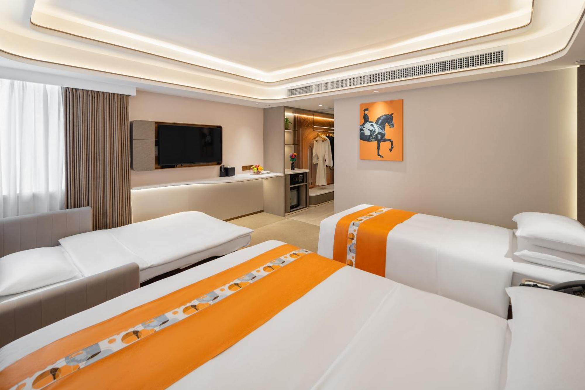 Hotel Beverly Plaza Макао Екстериор снимка